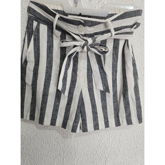 Linen Rayon Blend Striped Shorts With Belt Who What Wear Size 4 Black & W - Picture 3 of 6
